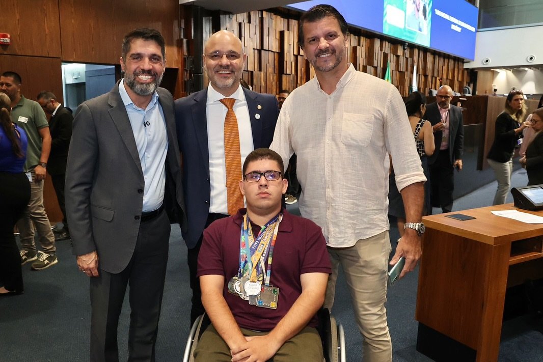 WhatsApp-Image-2025-09-22-at-21.25.451 DIA NACIONAL DO ATLETA PARALÍMPICO É CELEBRADO PELA ALERJ COM APOIO DO DEPUTADO FRED PACHECO E DA COMISSÃO DA PESSOA COM DEFICIÊNCIA