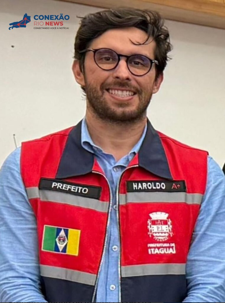 22f0581b-95b9-4c70-ad3f-62172be24070-762x1024 Aroldinho é empossado novamente como prefeito de Itaguaí e promete avançar em obras e governança