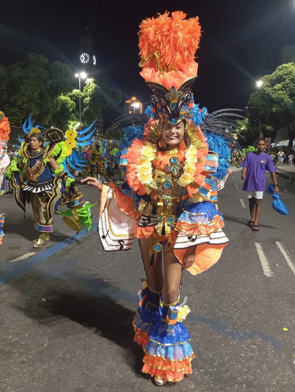 WhatsApp-Image-2026-01-19-at-20.11.082-1 Anna Giulia da Silva Salles: O brilho de uma passista raiz de Mesquita! 💙🤍